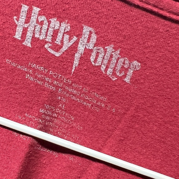 Harry Potter Gryffindor Quidditch Adult T-Shirt Red XL - Picture 2 of 6